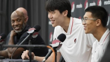 开云官方-杨毅：如果能给杨瀚森在NBA挑教练，我希望是比卢普斯没出事